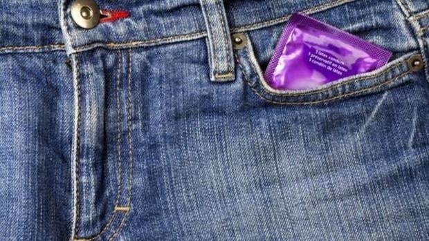 Un hombre muere tras hacer estallar un dispensador de condones en Alemania