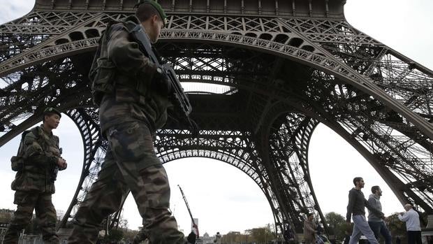 Francia desplegará 100.000 policías y gendarmes en Nochevieja aunque no hay amenaza precisa