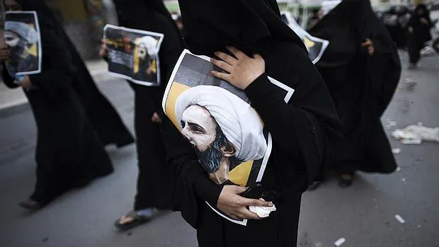 Mujeres se manifiestan en Bahréin con imágenes del clérigo ajusticiado en Arabia Saudí