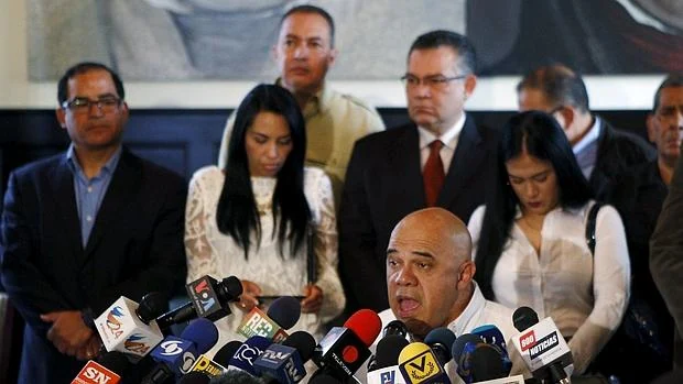 Jesús Torrealba, secretario ejecutivo de la opositora Mesa de la Unidad Democrática, en una rueda de prensa este viernes en Caracas