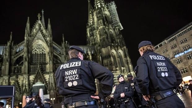La Policía vigila los alrededores de la catedral de Colonia