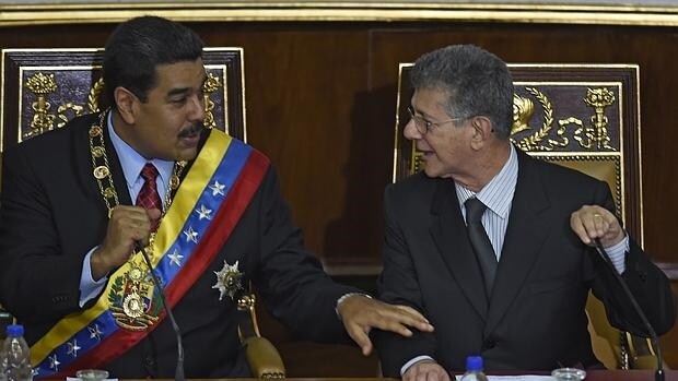 Nicolás Maduro y Henry Ramos Allup, este viernes en la Asamblea Nacional