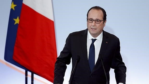 François Hollande, pronuncia su discurso de año nuevo ante representantes del mundo laboral y empresarial de Francia, este lunes en París