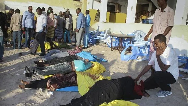 Víctimas del ataque de Al Shabab en el hotel Beach View de Mogadiscio