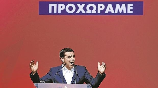 Tsipras se jacta de que su modelo populista triunfa en España