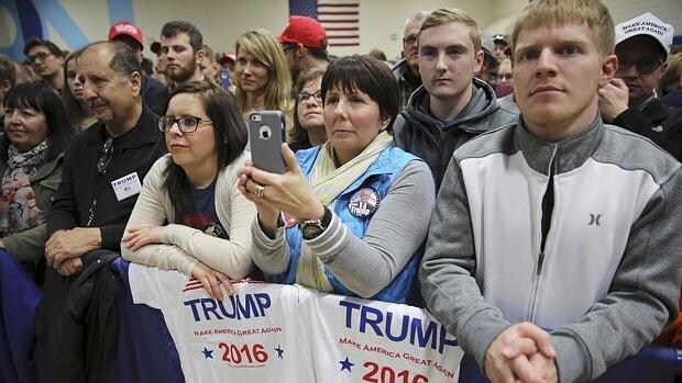 Seguidores de Donald Trump en un acto político en Iowa