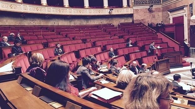 La Asamblea Nacional francesa, prácticamente vacía