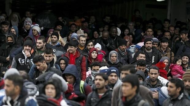 Un numeroso grupo de refugiados, a su llegada a Grecia