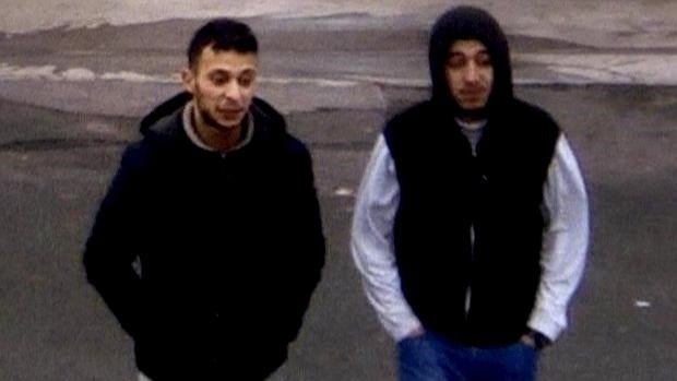 Salah Abdeslam (izquierda), un día después de los atentados en París