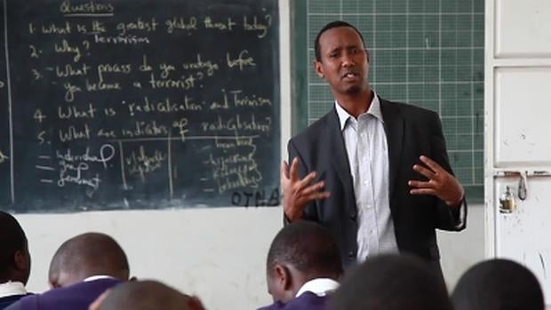 Ayub Mohamud, durante una de sus clases