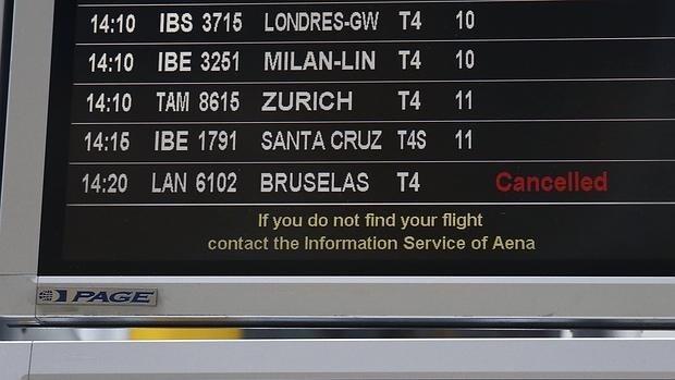 El cierre del aeropuerto de Bruselas precipita la anulación de vuelos de las principales aerolíneas