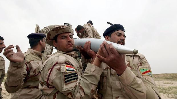 Un grupo de militares iraquíes combate a Daesh