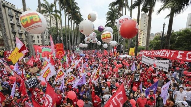 Manifestación en favor de la presidenta Rousseff