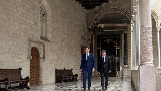 Pedro Sánchez y Puigdemont, durante su rueda de prensa