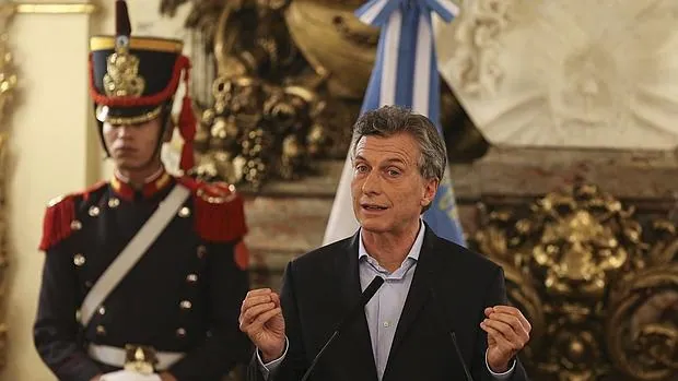 El presidente argentino, Mauricio Macri, comparece ante la prensa en la Casa Rosada