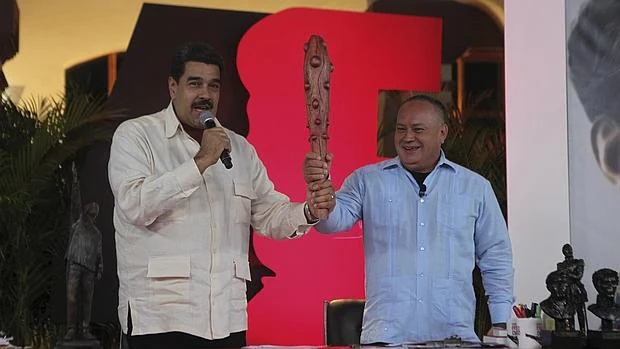 Nicolás Maduro y Diosdado Cabello, en el programa televisivo «Con el mazo dando»