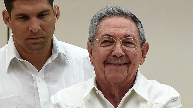 Raúl Castro, con su nieto y jefe de escolta Raúl Guillermo Rodríguez Castro