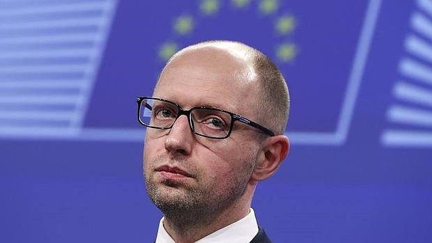 El Parlamento de Ucrania vota la dimisión del primer ministro Yatseniuk