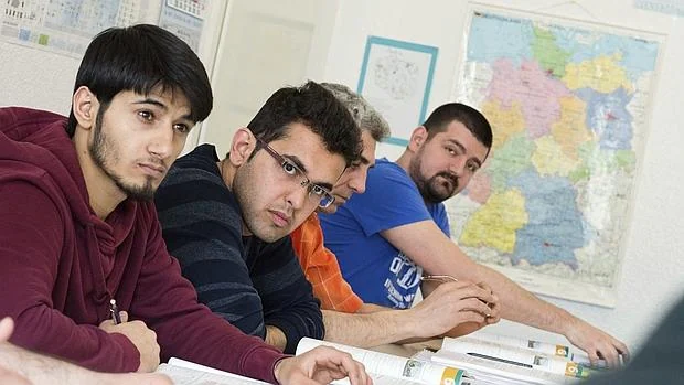Refugiados sirios en una clase de alemán en Hannover