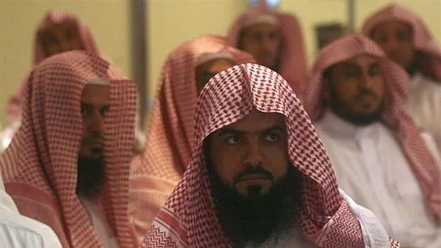 Sesión de formación de miembros de la policía religiosa en Riad