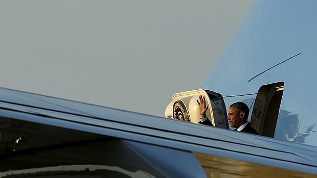 El presidente estadounidense desembarca del Air Force One en la base de Andrews, en Maryland, a su regreso de su gira europea