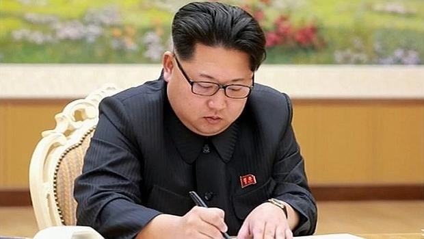 Kim Jong-un firma el lanzamiento de la bomba de hidrógeno a principios de año