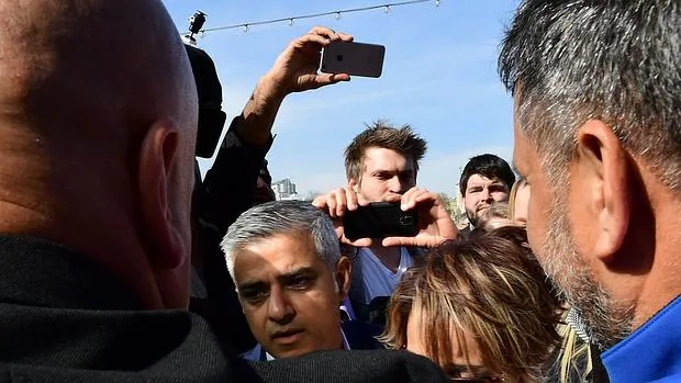 Sadiq Khan, recién elegido alcalde de Londres, es el primer regidor musulmán de una capital europea