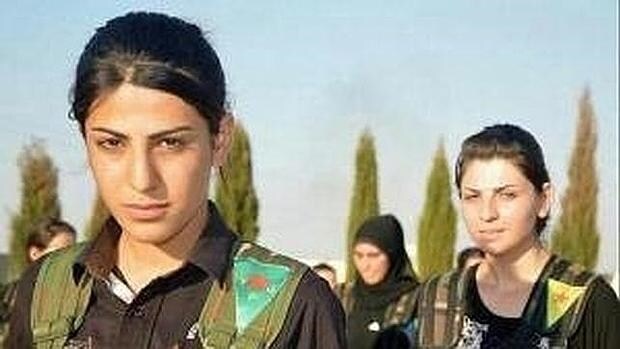 Milicianas de la guerrilla kurdo-siria cerca de Kobani