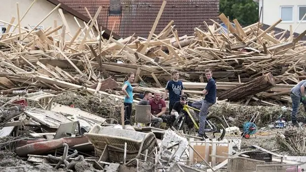 Vista de los daños ocasionados en el centro de la localidad de Simbach