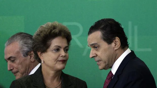 Dilma Rousseff con Henrique Eduardo Alves (d)