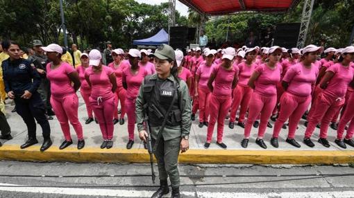 El grupo de mujeres presas que han dejado salir para manifestarse contra el revocatorio