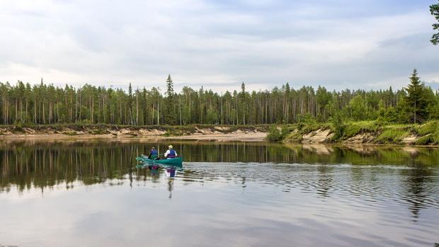 Aumentan a 15 los niños ahogados al volcar varias barcas en un lago de Rusia