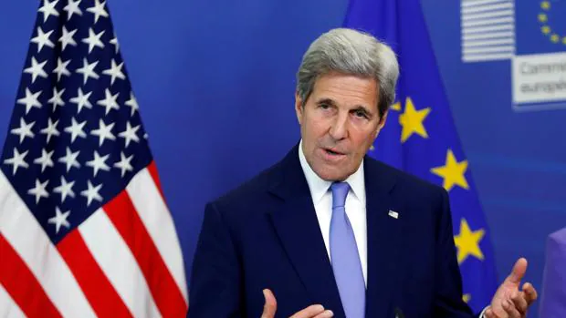 Kerry comparece ante la prensa tras la reunión que ha mantenido en Bruselas con la responsable de Exteriores Federica Mogherini