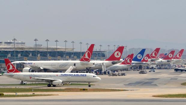 Aviones de Turkish Airlines en el aeropuerto Ataturk