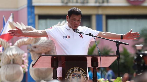 Duterte durante un acto de la campaña presidencial