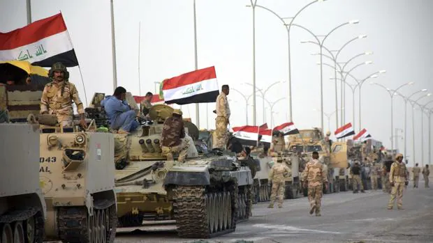 Militares iraquíes durante una operación para liberar la zona de Nassaf, al oeste de la ciudad de Faluya