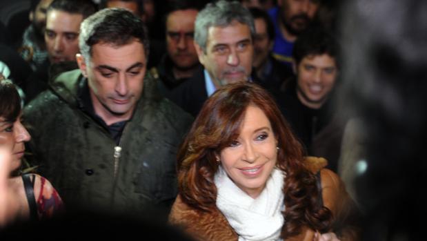 La expresidenta argentina Cristina Fernández de Kirchner a su llegada al aeropuerto de Buenos Aires el pasado sábado