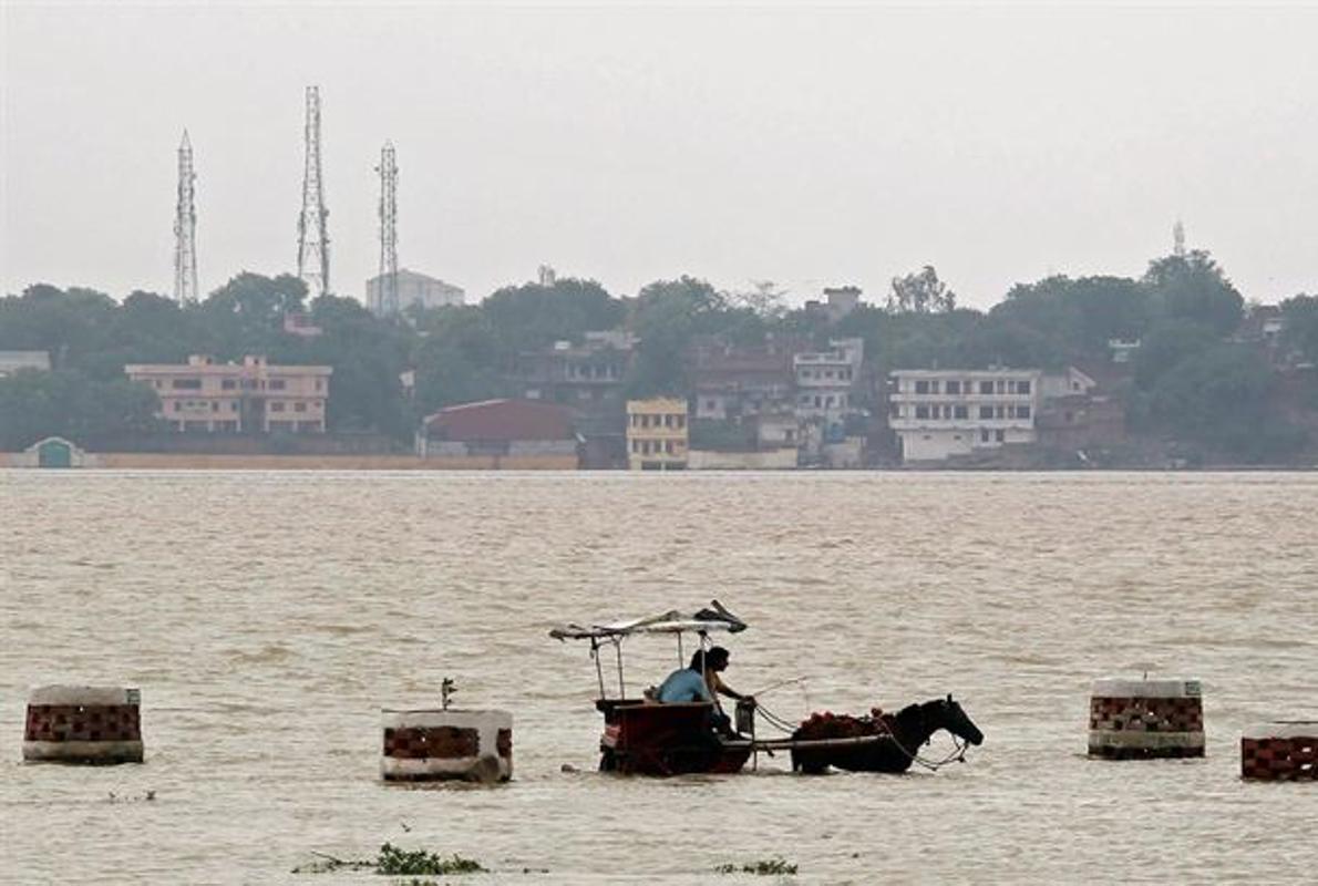 Efectos de las inundaciones en la India causadas por la lluvias torrenciales durante la época del monzón