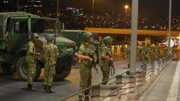 El Ejército turco, en las calles de Estambul