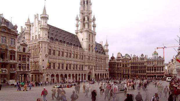 La Policía cierra parte de Bruselas por un estudiante al que le asomaban cables del abrigo