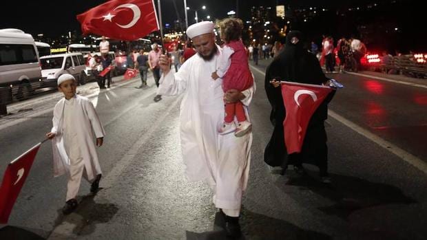 Simpatizantes del presidente turco, Recep Tayyip Erdogan, durante una manifestación contra el golpe de estado