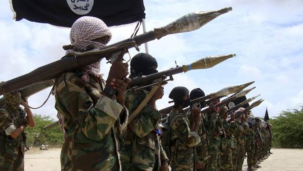 Un grupo de militantes de Al Shabaab en Mogadiscio