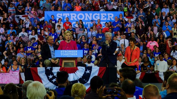 La candidata demócrata a la presidencia de Estados Unidos, Hillary Clinton, durante la convención de Filadelfia este viernes