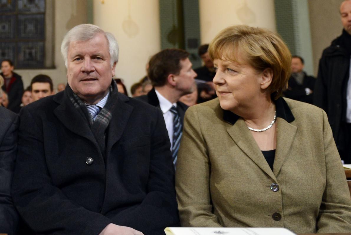 El primer ministro de Baviera, Horst Seehofer, junto a Angela Merkel en la capital de Berlín en febrero de 2013