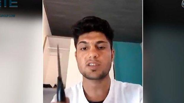  Captura del vídeo de Daesh en el que Mohamed Riad, autor del ataque de Wurzburg, amenaza con matar