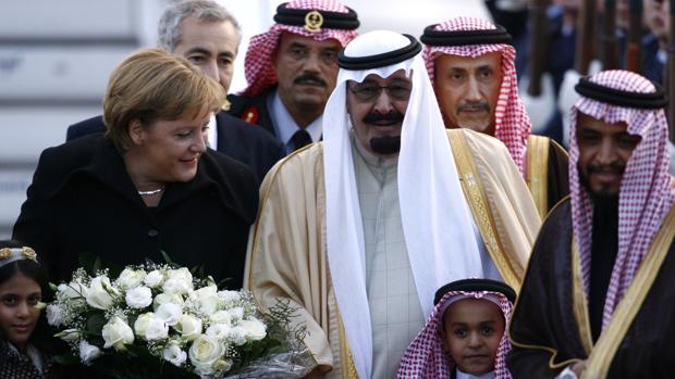 Merkel junto con el difunto rey de Arabia Saudí, Abdullah en la recepción en Alemania en 2007