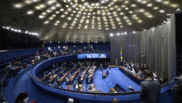 El Senado de Brasil vota por continuar la destitución y lleva a Rousseff al juicio final
