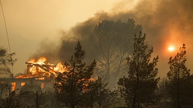 El incendio ha provocado el desalojo de más de 34.000 viviendas