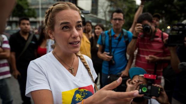 Lilian Tintori, en un acto en una manifestación contra el Gobierno en Caracas