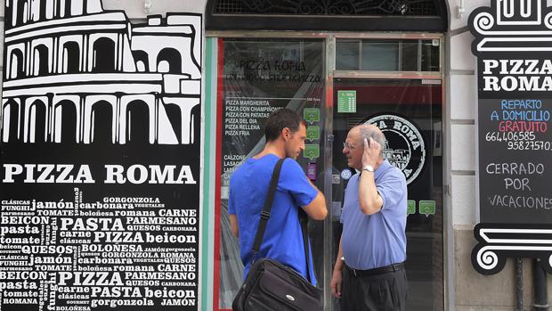 Fachada del local que regentaban Ana Huete y su pareja en Granada